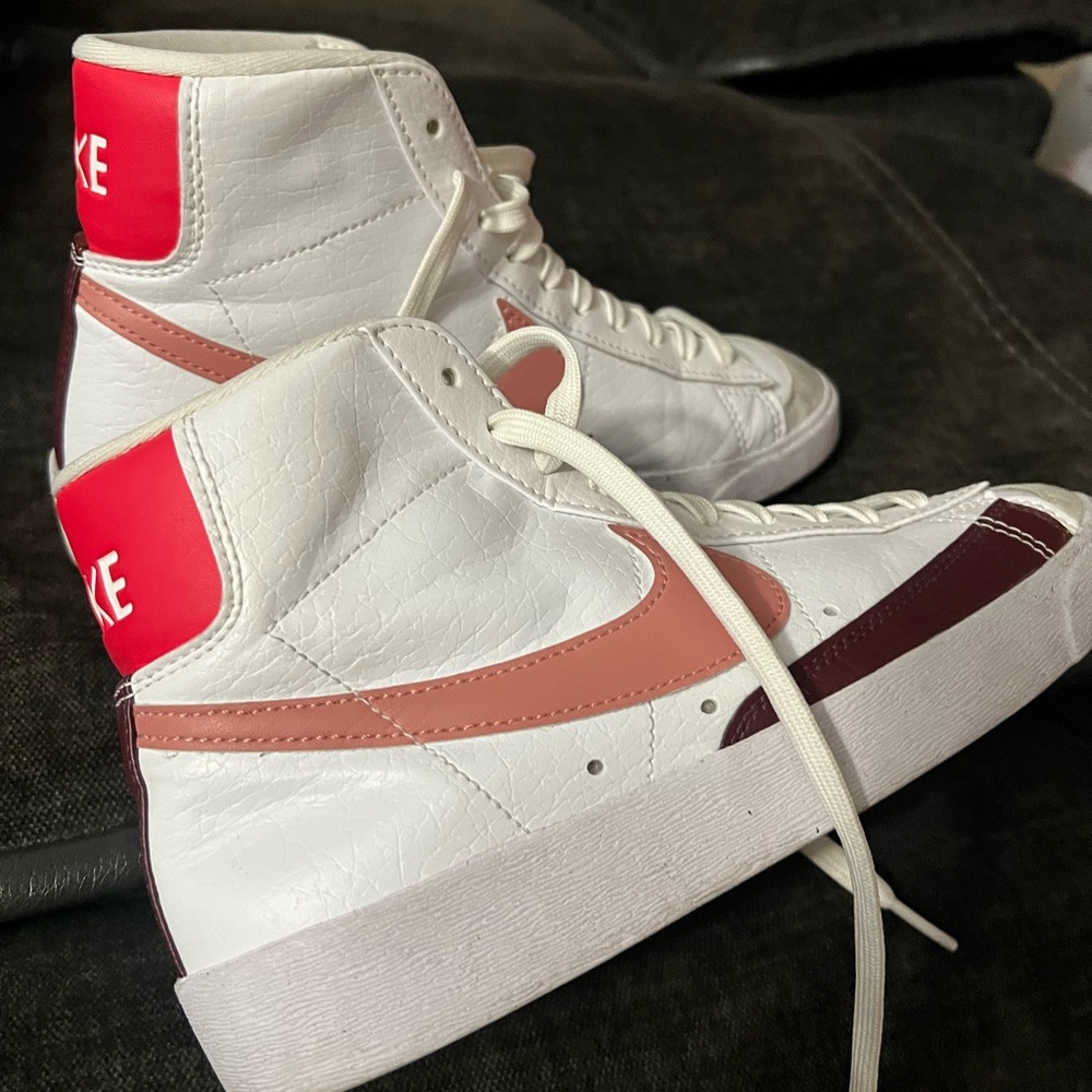 Nike Blazer Mid '77 sneakers in white & pink